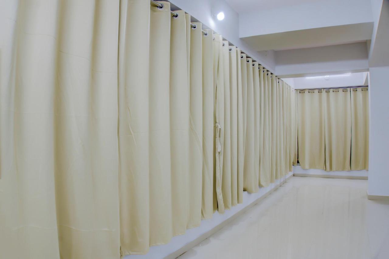 Oyo 75173 Hotel Regency Сурат Экстерьер фото